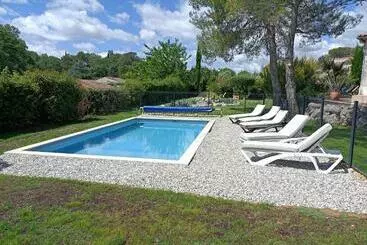 ツーリストアパートメント Anduze Gîte Les Pins Au Petit Clos Des Cigales