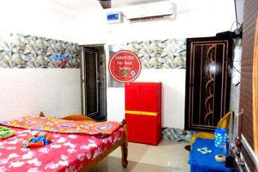 Hotel Goroomgo Pranab Sadan Puri Near Kamakhya Temple Near Sea Beach & Temple