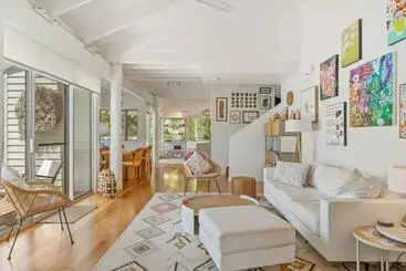 ツーリストアパートメント Beachside Oasis With Pool Close To Beach And National Park Access Walk To Cafes