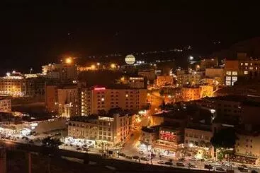 تختخواب و صبحانه Hustle S Look