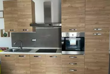 ツーリストアパートメント Lukry Apartments