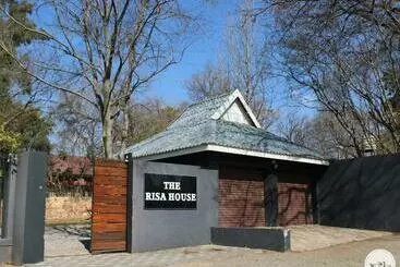 ペンション The Risa House