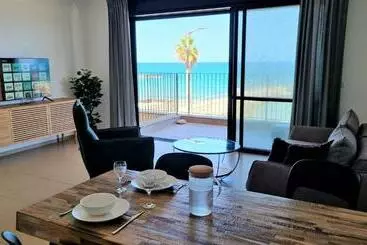 ツーリストアパートメント Port City Haifa   Beach Front Luxury Apartment