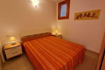 פנסיון Camera Con Bagno Isola Rossa, Paduledda