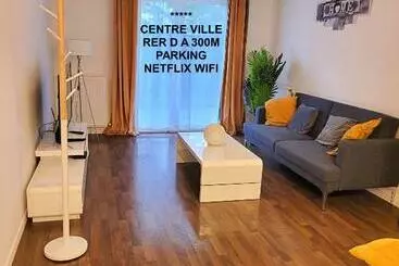 Turistihuoneistot Iii Appart 2 Pièces, Neuf 200 M De Gare Parking Netflix Evry Courcouronnes