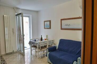 Turista apartmanok Rose De Mar Grazioso Appartamento Con Posto Auto