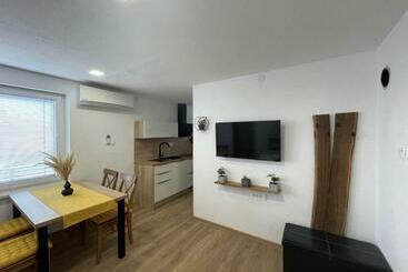 Turistihuoneistot Apartments And Rooms Pri Bašlju