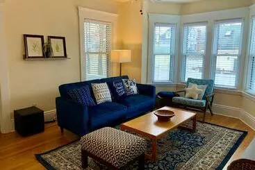 Turistihuoneistot Bright 2 Br, Pets Welcome, Steps To Lake, Restaurants And Train