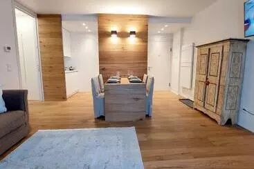 ツーリストアパートメント Alpenflair   Charming Ski To Door Apartment