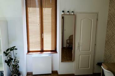 Turist apartmanları Appartement Cosy Entier, Parking Gratuit Dans La Rue