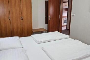 בית מלון כפרי Dežman Apartments & Rooms