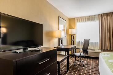 فندق Econo Lodge Boaz