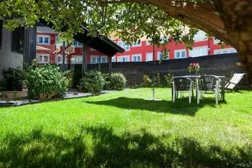 Apartamente turistice Maravillosa Vivienda Con Jardín Y Barbacoa