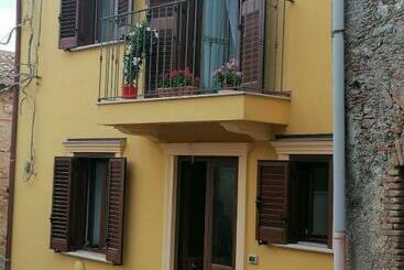 Apartamenty turystyczne Casa Domenico Nel Paese Storico Castanea