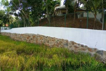 דירות לתיירים Derick S Paddy Villa