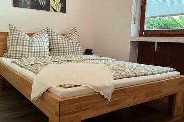 Жильё для туристов Ferienwohnung Auf Dem Betzenberg