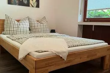 Turistihuoneistot Ferienwohnung Auf Dem Betzenberg