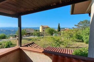 Turist apartmanları Villa Hannah In The Hills With Panoramic Views