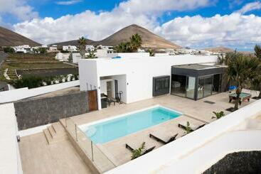 Жильё для туристов Villa Serenity