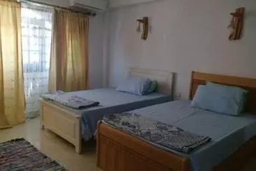 דירות לתיירים Chalet In Blue Hole Plaza