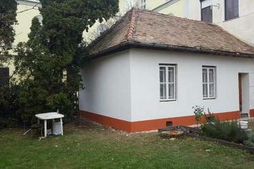 Apartamenty turystyczne Varkor Villa At The Castle