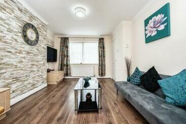 游客公寓 Lovely 2 Bedrooms House In Luton