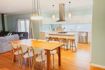 Жильё для туристов Seabatical Port Campbell