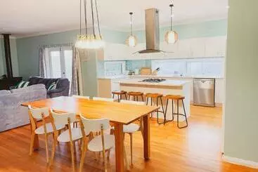 ツーリストアパートメント Seabatical Port Campbell