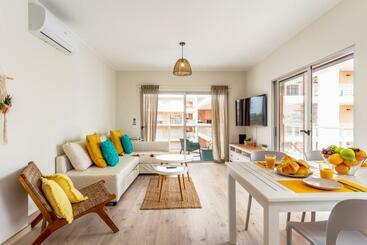 דירות לתיירים Sunny Brand New 2 Bedroom Apt   500m From Praia Da Rocha With Ac And Pool!