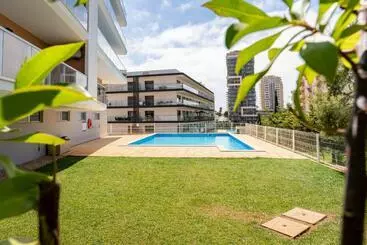 Turistihuoneistot Sunny Brand New 2 Bedroom Apt   500m From Praia Da Rocha With Ac And Pool!