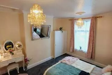 ツーリストアパートメント Elegant And Central Two Bedrooms House