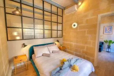 آپارتمان‌های توریست‌ها Beautifully Furnished Flat In The City Center Jbal1 1