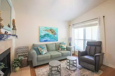 ツーリストアパートメント Enchanting Coastal Condo With Updated Pool Gym   Minutes To Beach And Seawall