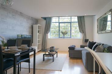 ツーリストアパートメント Kenilworth House