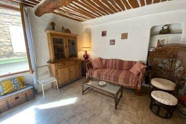 شقق خاصة سياحية Charmante Petite Maison De Village Au Centre