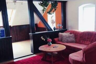 관광객 아파트 Gemütliche 3 Raum Wohnung Im Dachgeschoss