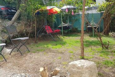 Apartamenty turystyczne Josephine Central Villa & Garden