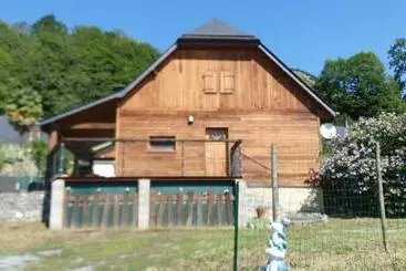 ツーリストアパートメント Chalet Au Cœur Du Val D Azun