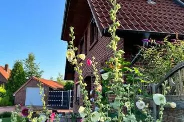 ツーリストアパートメント Ferienwohnung Marike / Nordsee /hage