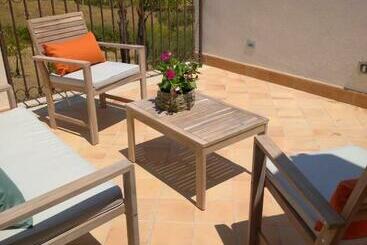 Жильё для туристов Le 3 Rose Apartments