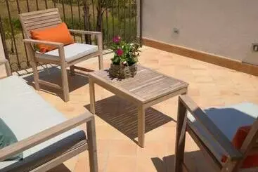 Turistihuoneistot Le 3 Rose Apartments