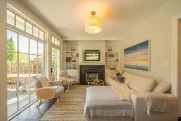 Turistihuoneistot The Walton House   Historic 3bd 2 5ba With Parking