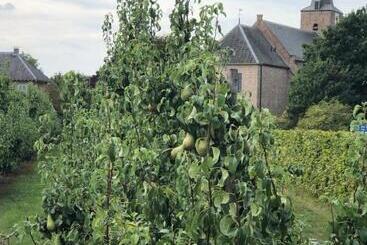 Tourist flats Gastenverblijf Op De Prins Hendrik Hoeve In Buren