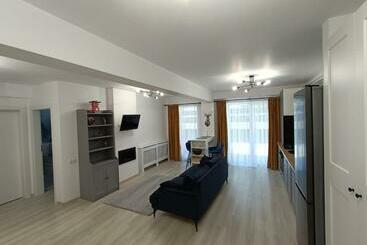 ツーリストアパートメント Apartament Rafinat Cu Grădină Privată