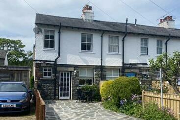 דירות לתיירים Cosy 2 Bed House In The Heart Of Keswick