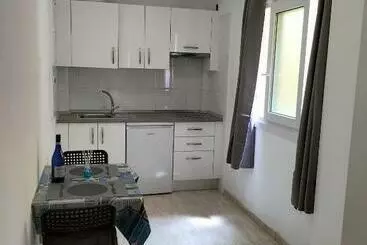 ツーリストアパートメント Ceyla Playa Las Vistas Los Cristianos