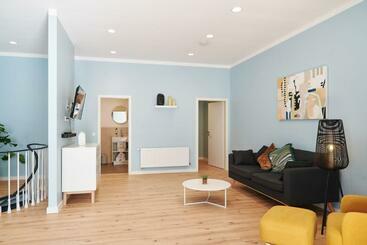 דירות לתיירים Design Apartment Mit Kostenfreiem Garagen Parkplatz Im Zentrum