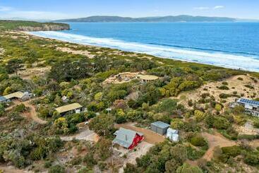 Жильё для туристов Little Secret Charming Clifton Beach Sanctuary