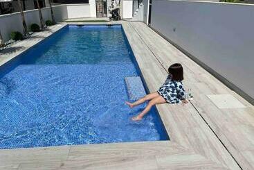 דירות לתיירים Beach Bungalow With Swiming Pool And Long Terrace