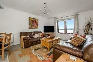 ツーリストアパートメント Penthouse Seafront Largs